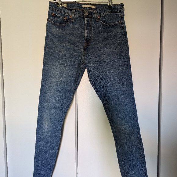 Levi's Medium Wash Wedgie Jeans | Size 29 - Picture 2 of 3
